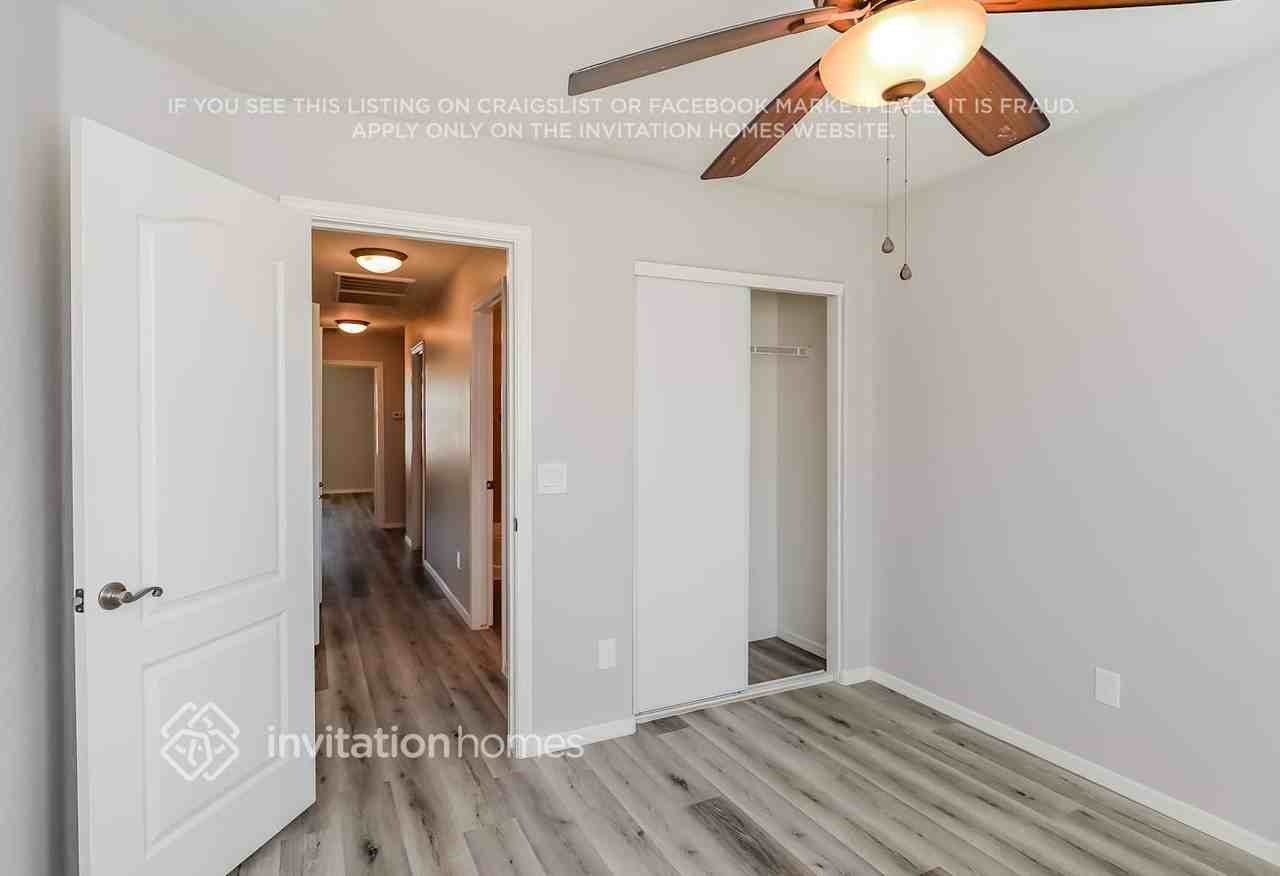 10135 E Isleta Ave - Photo 7 of 15