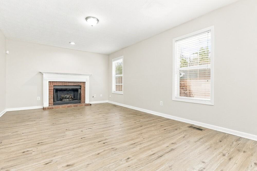2915 Emerson Lake Dr - Photo 4 of 17