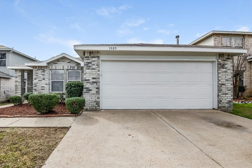 3909 Fox Run Dr