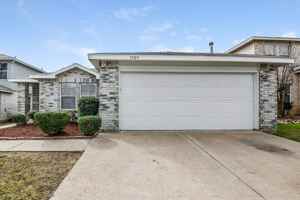 featured image of 3909 Fox Run Dr