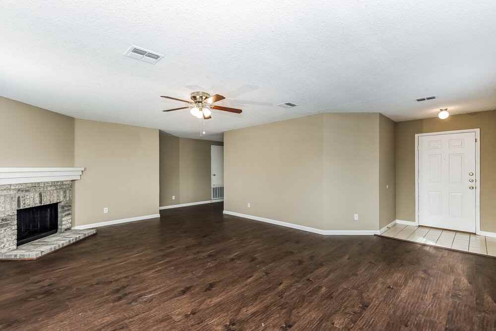 3909 Fox Run Dr - Photo 2 of 15