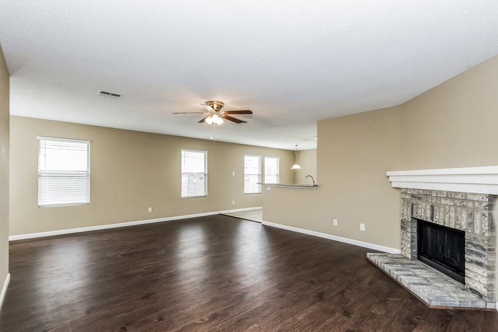 3909 Fox Run Dr - Photo 3 of 15