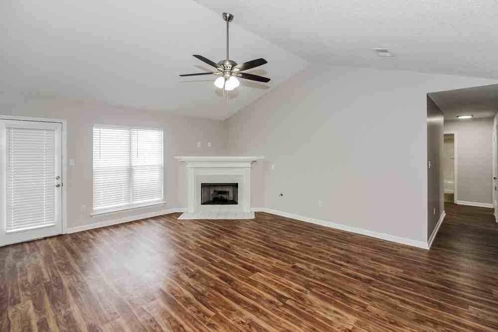 8052 Mary Payton Dr - Photo 4 of 17