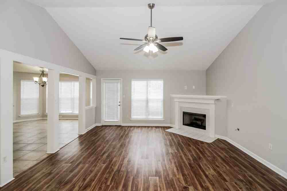 8052 Mary Payton Dr - Photo 5 of 17