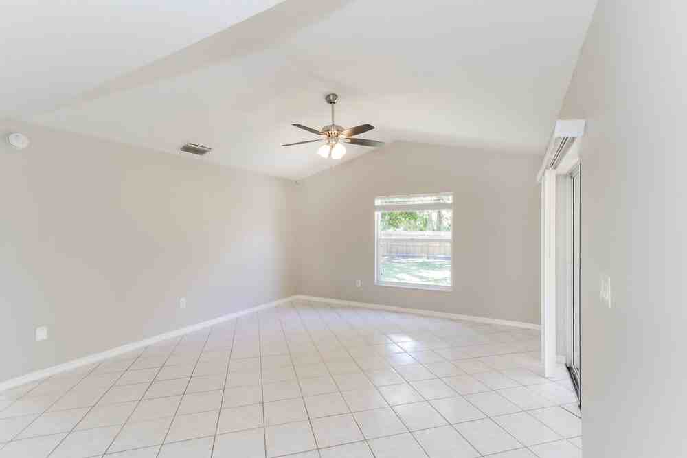 28506 Tall Grass Dr - Photo 4 of 16