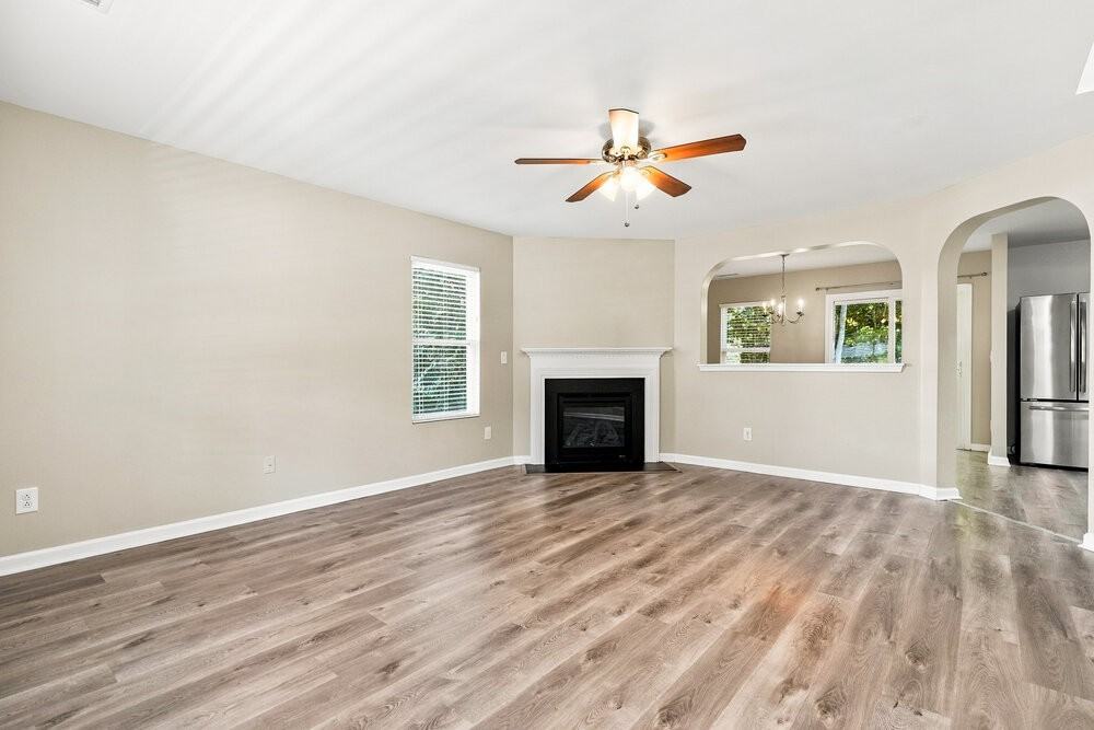 273 Woodcreek Ln - Photo 4 of 17