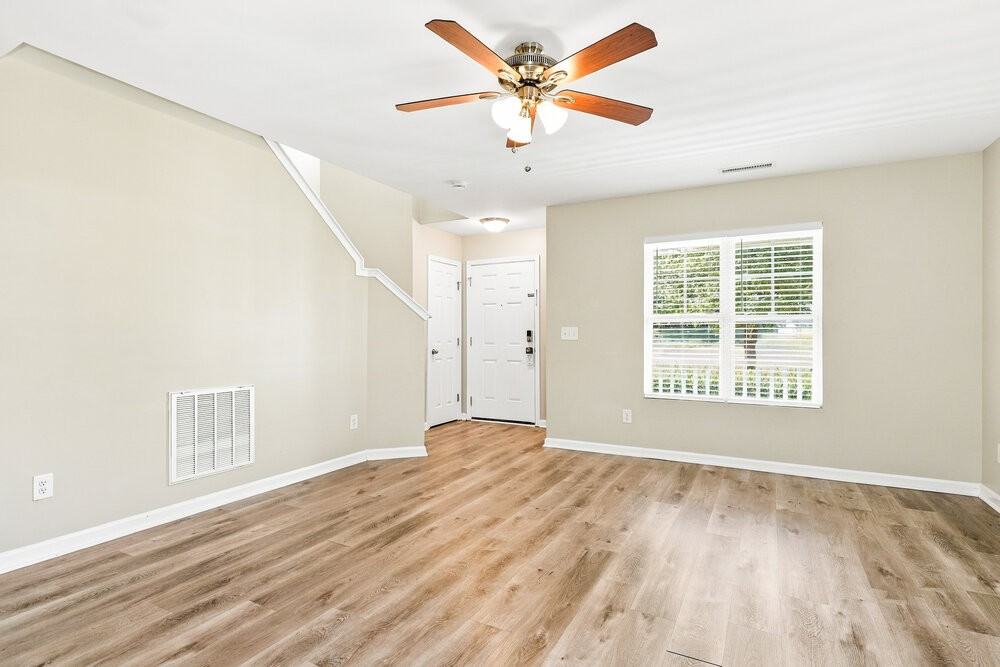 273 Woodcreek Ln - Photo 5 of 17