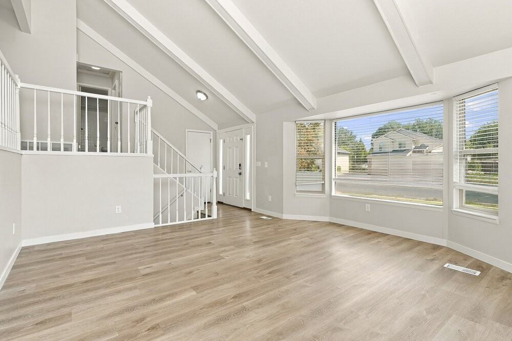 2499 Nw - Photo 4 of 17
