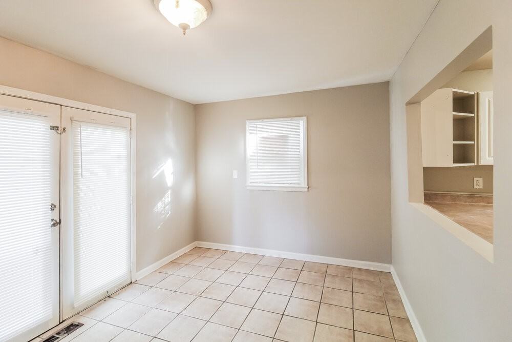 1352 Peachcrest Rd - Photo 5 of 16
