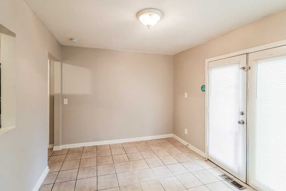 1352 Peachcrest Rd - Photo 6 of 16