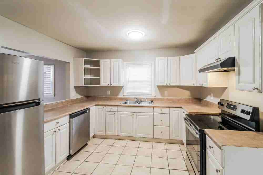 1352 Peachcrest Rd - Photo 7 of 16