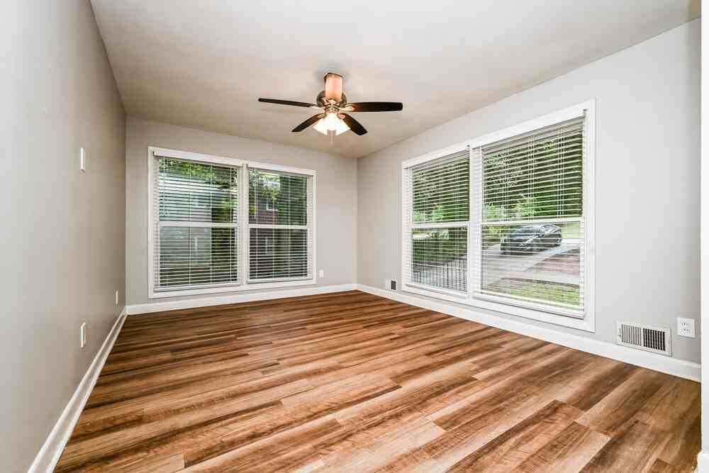 901 Cone Rd - Photo 4 of 17