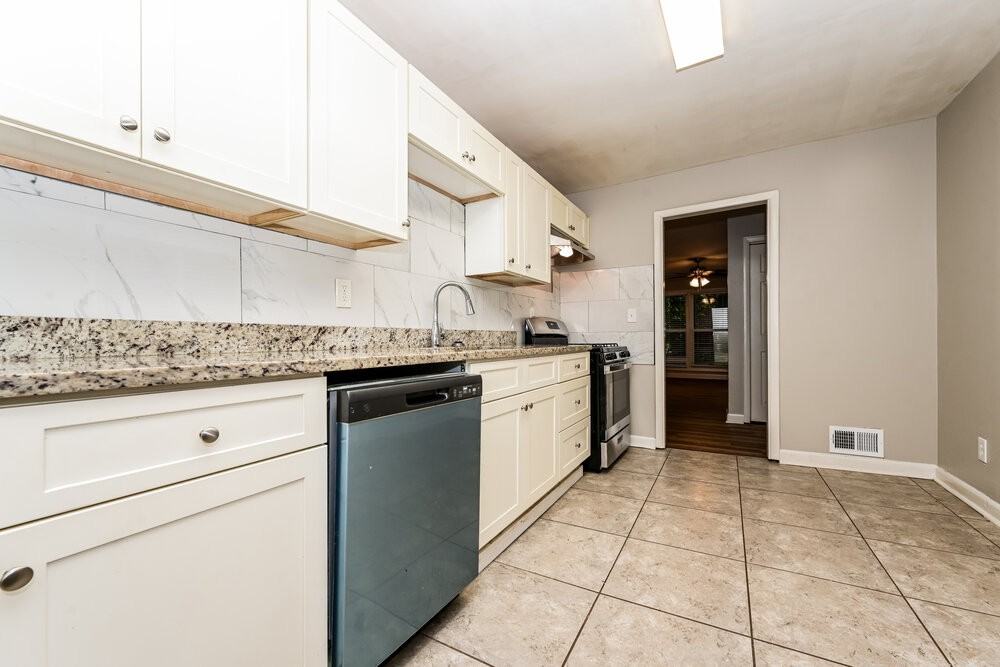 901 Cone Rd - Photo 6 of 17