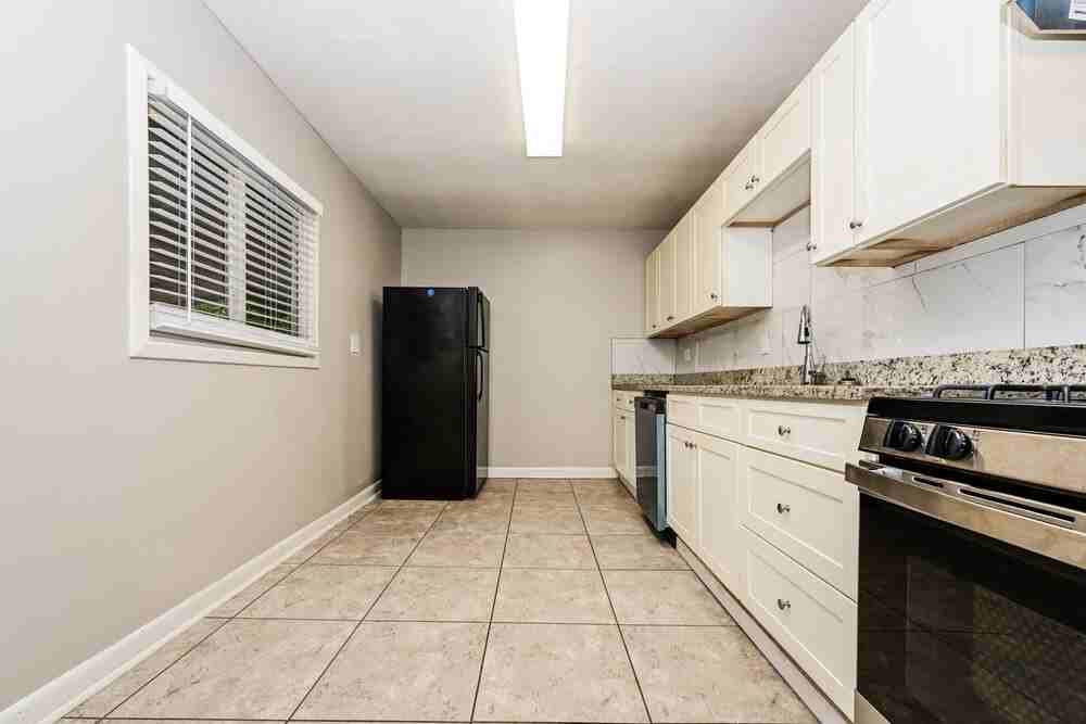 901 Cone Rd - Photo 7 of 17