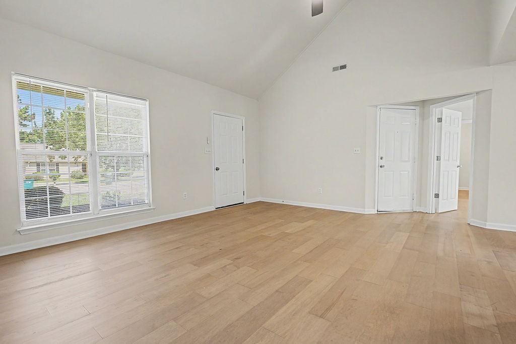 511 Lavendula St #1 - Photo 5 of 10