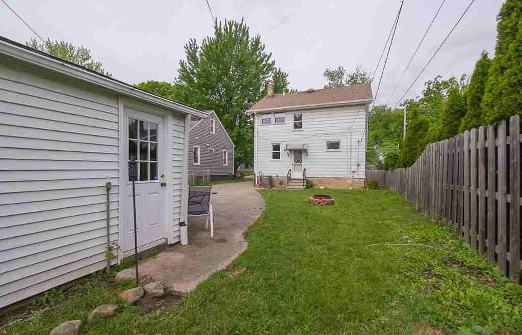 4027 W 210th St #1 - Photo 4 of 28