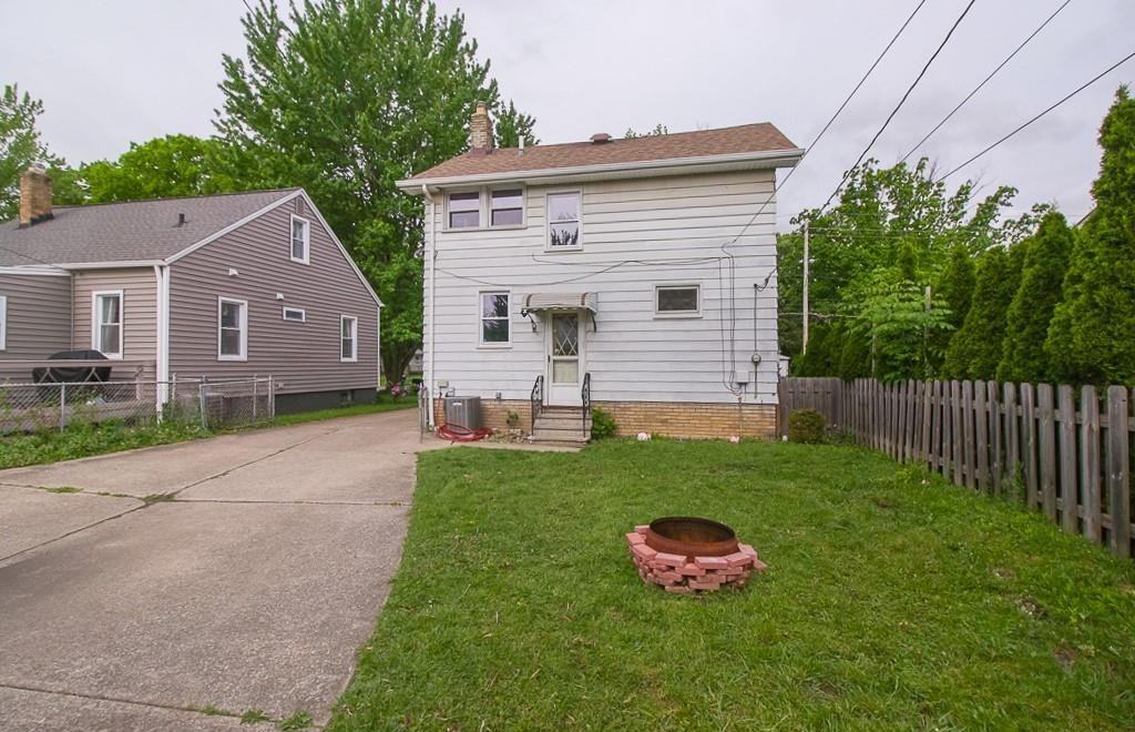 4027 W 210th St #1 - Photo 5 of 28