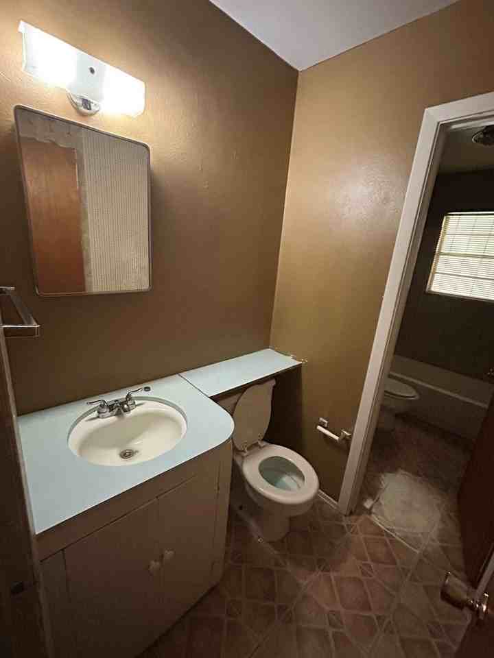 222 Brookbriar Dr - Photo 4 of 8