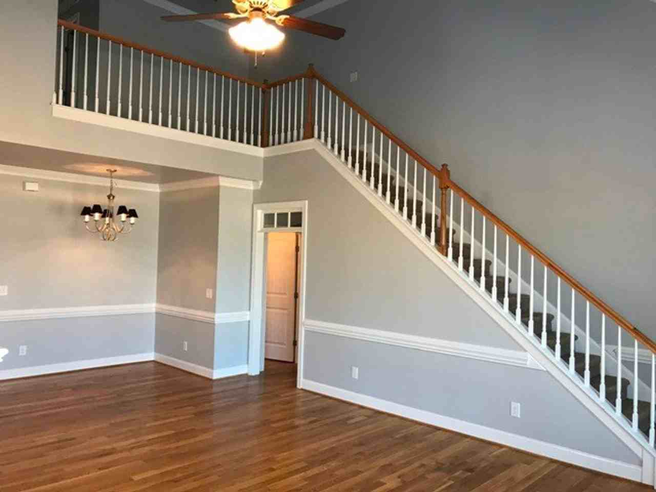 1333 Center St - Photo 5 of 33