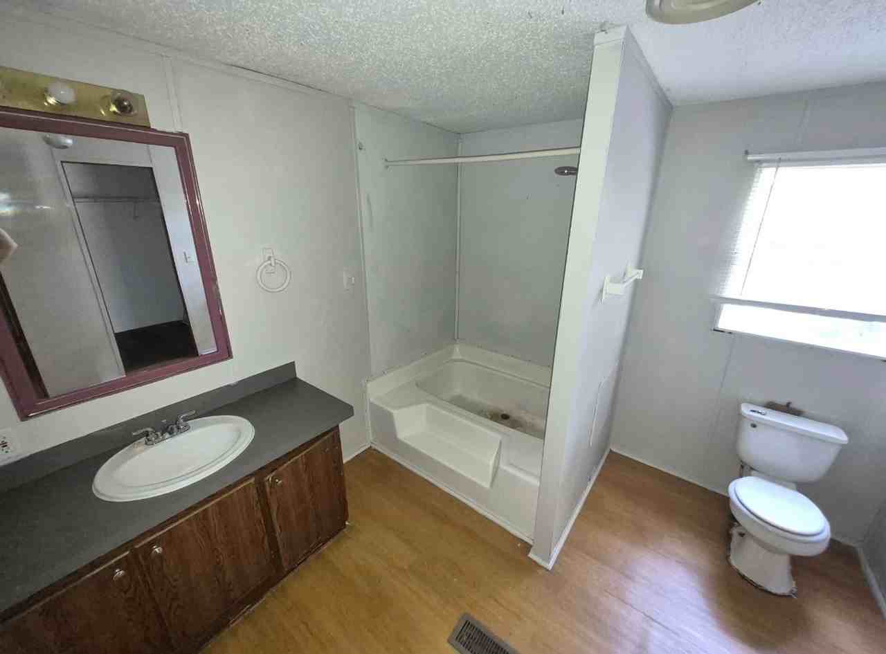 Hollmore & Cherrie MHP - Photo 2 of 14