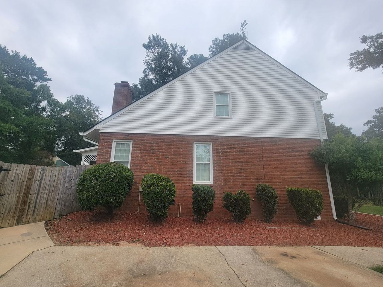 288 Wakefield Ln S - Photo 2 of 32