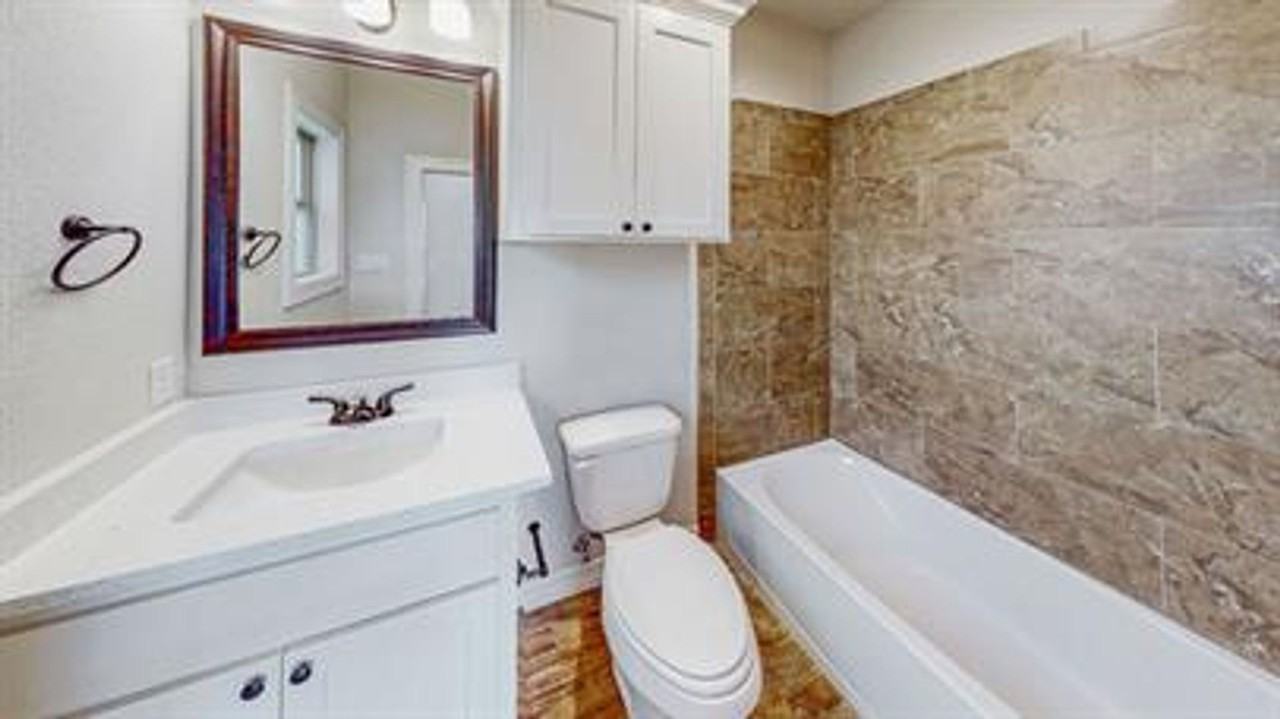 103 Moss St - Photo 6 of 11