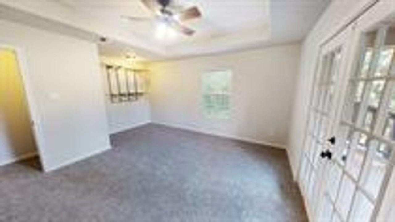 205 Francis Dr - Photo 4 of 11