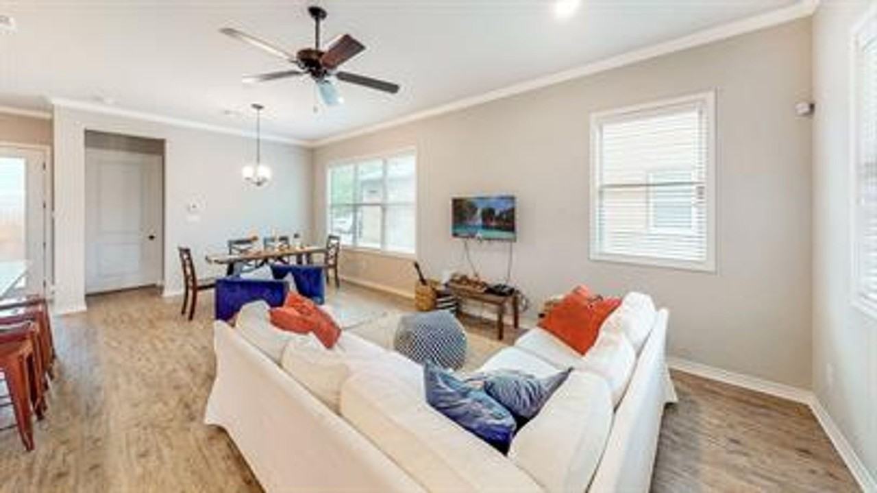 605 Banks St - Photo 5 of 11