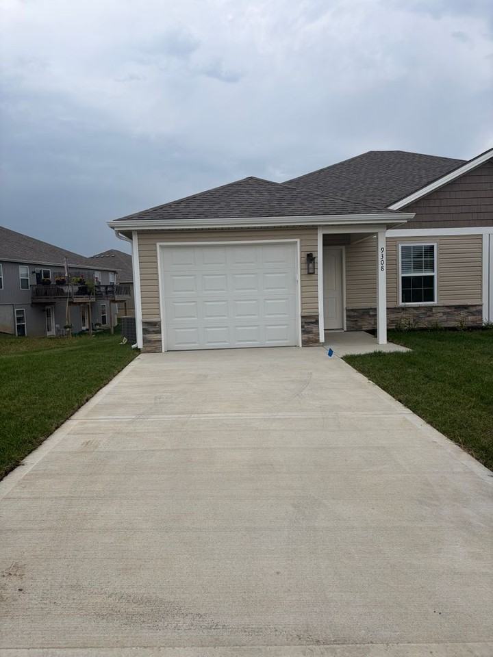 9308 9308 N. Lennox St - 9308 N. Lennox St - Photo 2 of 20