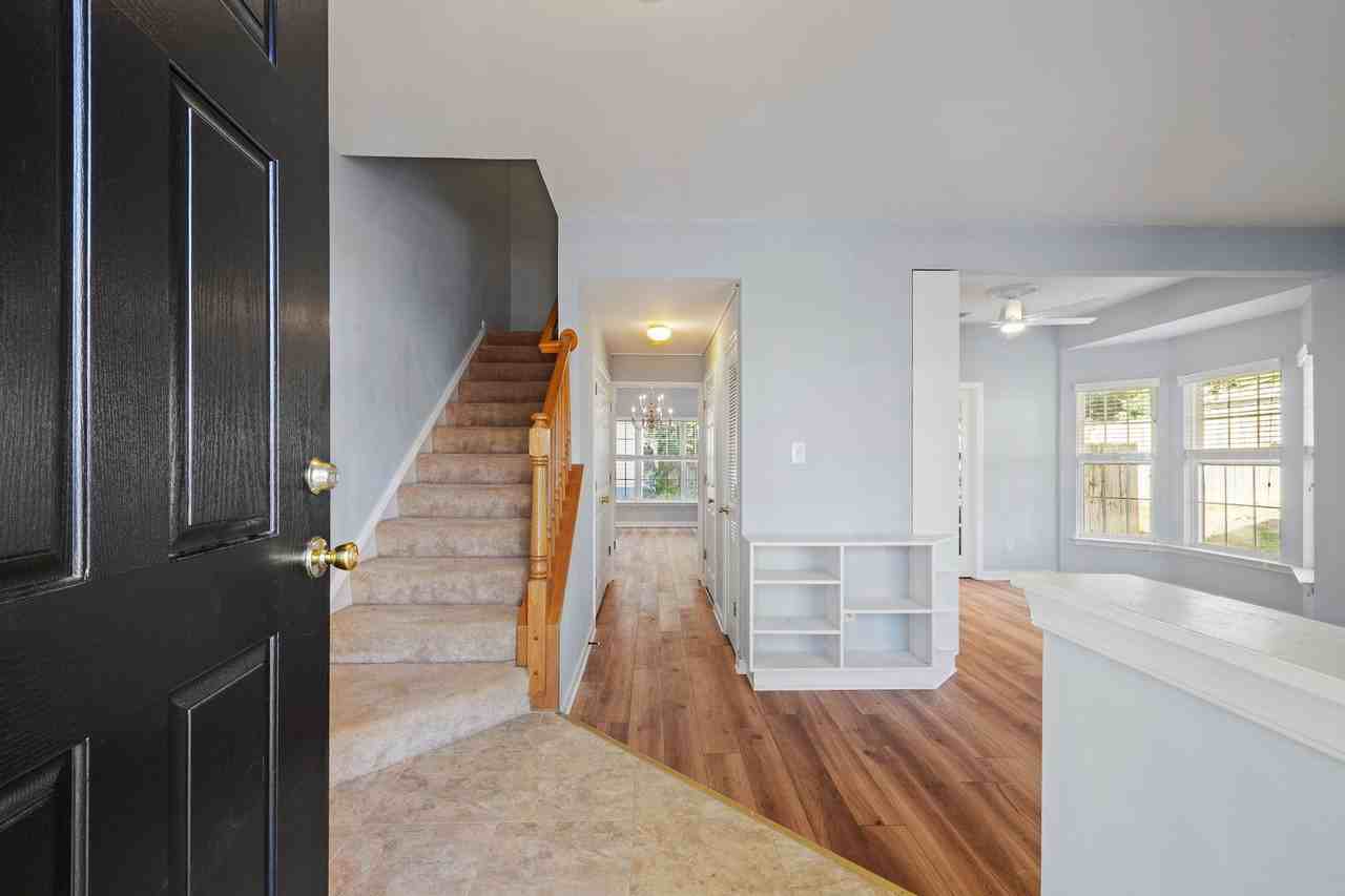5507 Millstream Ln - Photo 4 of 36