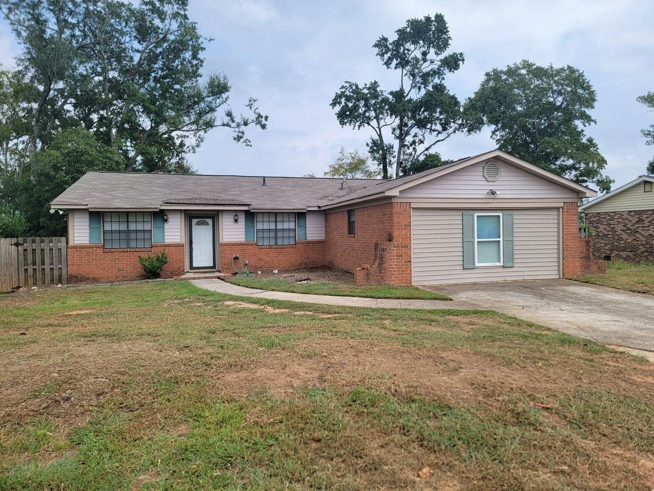 142 Oakridge Dr - Photo 2 of 22