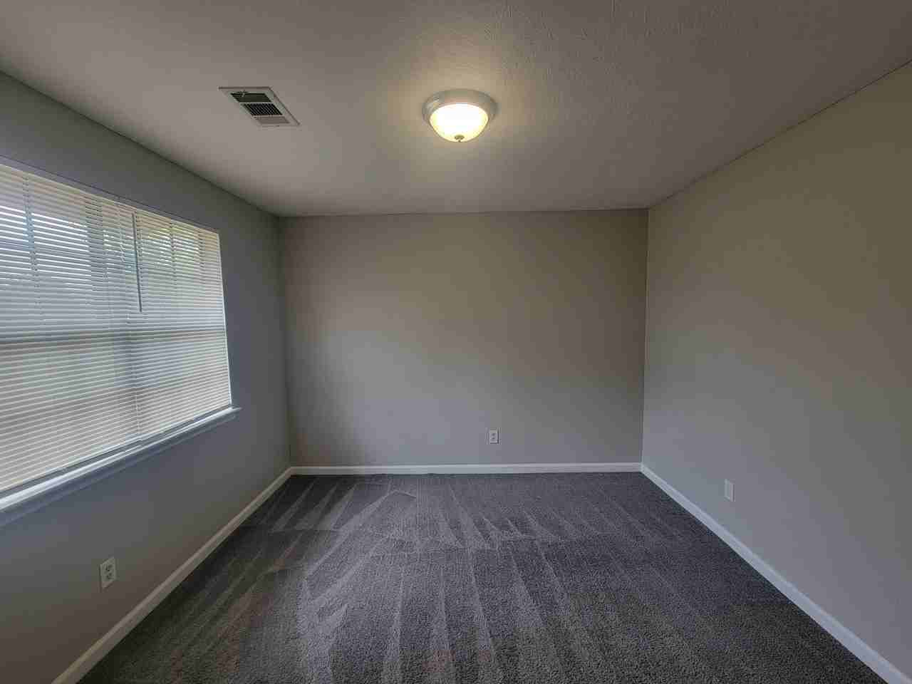 142 Oakridge Dr - Photo 3 of 22