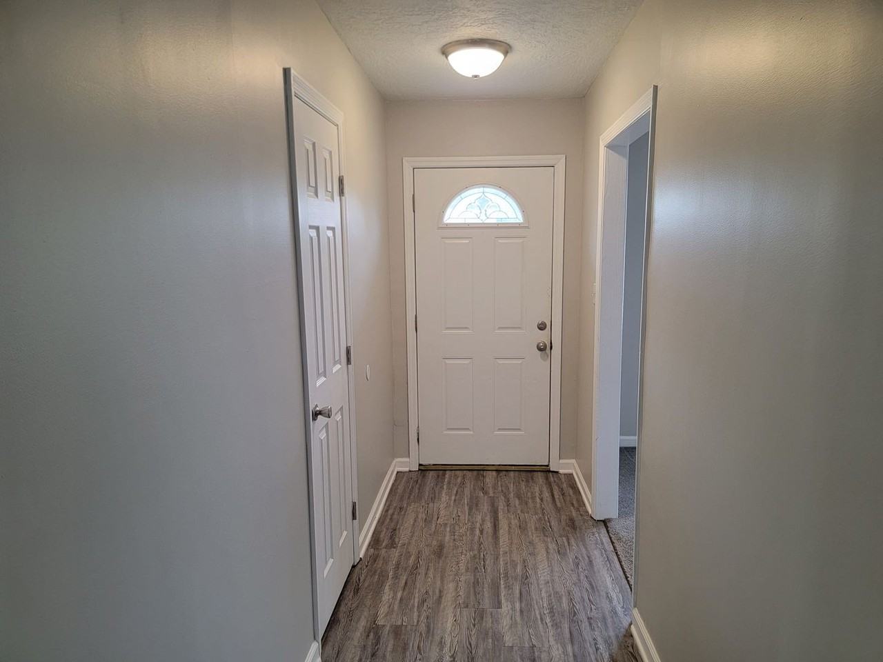 142 Oakridge Dr - Photo 4 of 22