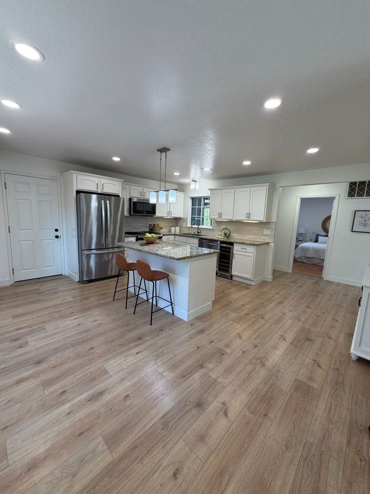1139 Lovell Ct - Photo 2 of 26