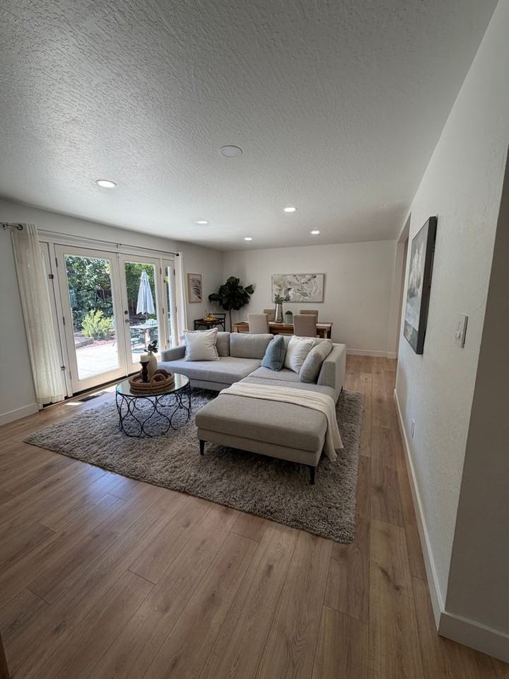 1139 Lovell Ct - Photo 3 of 26