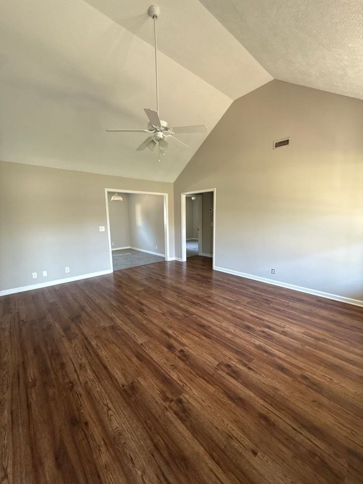 307 Jonathan Way - Photo 2 of 11