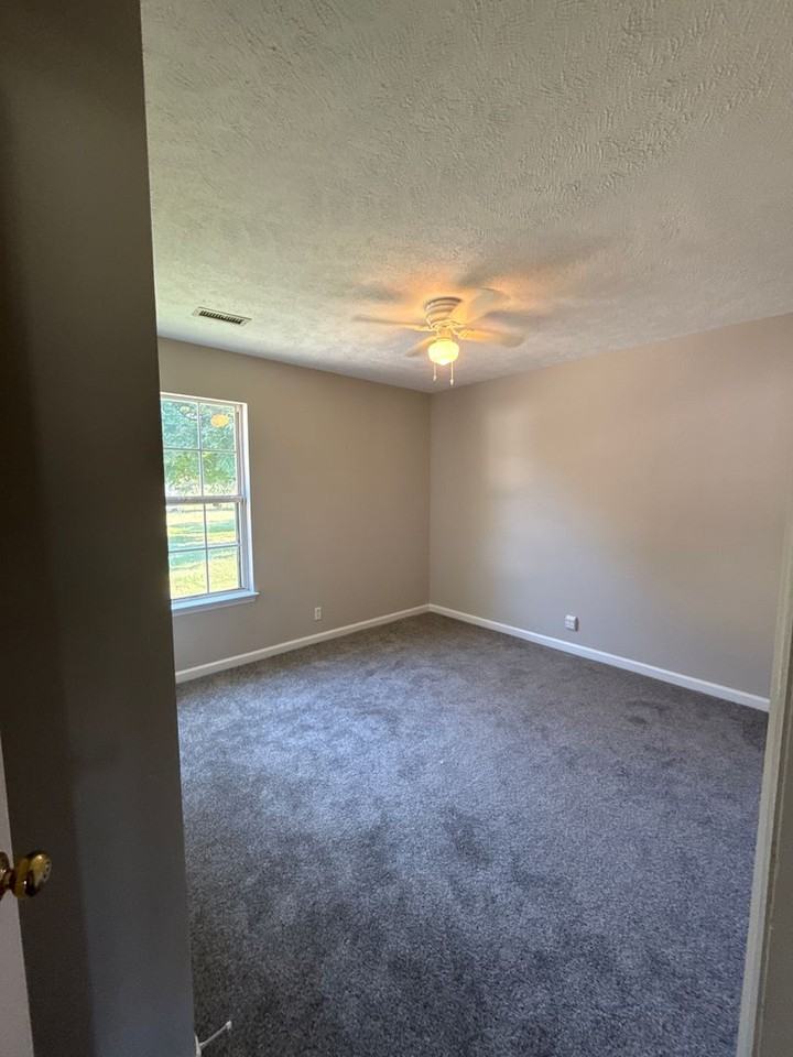 307 Jonathan Way - Photo 6 of 11