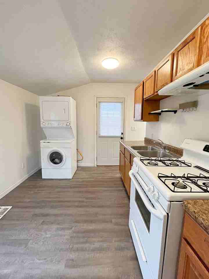 823 Crockett St - Photo 3 of 13