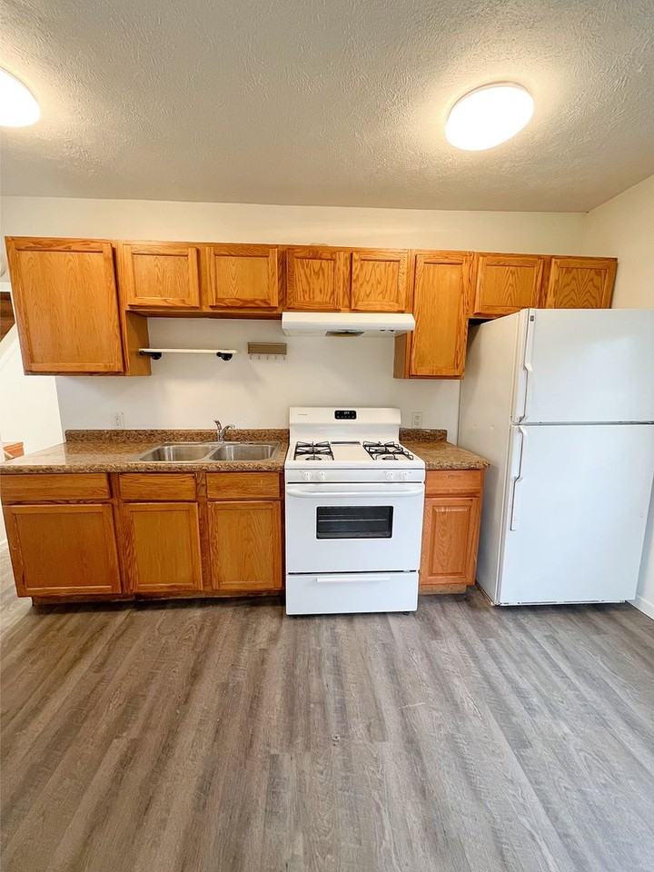 823 Crockett St - Photo 4 of 13