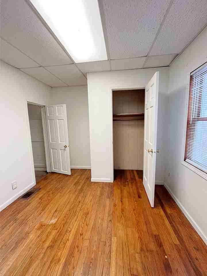 823 Crockett St - Photo 5 of 13