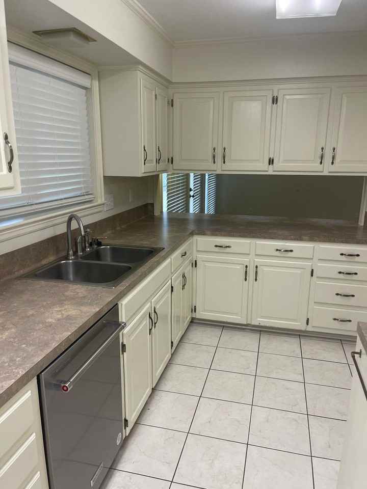 607 Claymore Dr - Photo 3 of 22