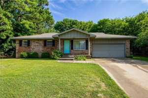 featured image of 2810 W Mount Comfort Rd