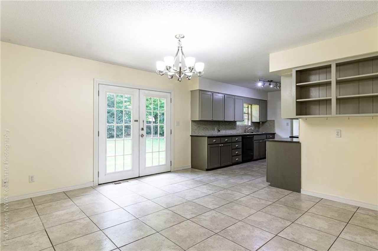 2810 W Mount Comfort Rd - Photo 3 of 26