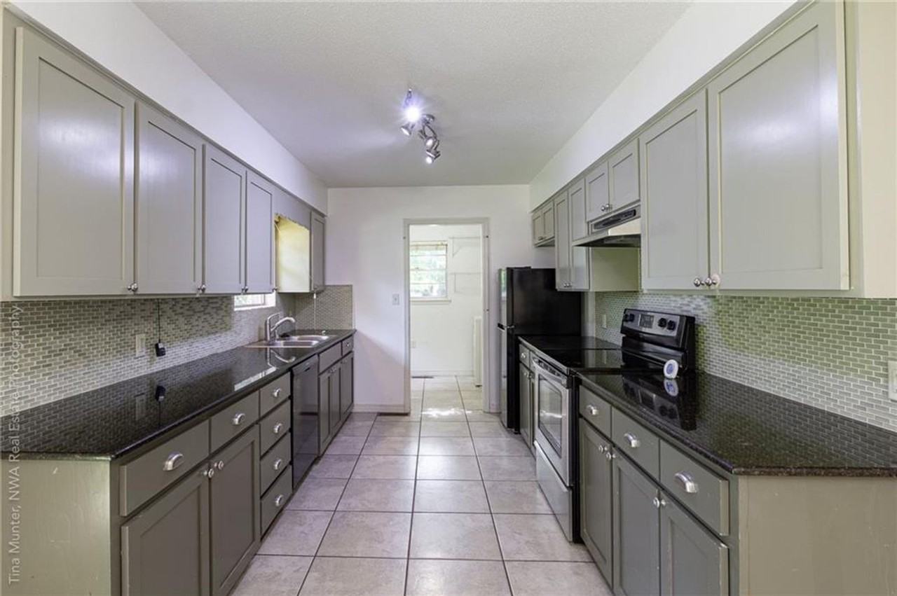 2810 W Mount Comfort Rd - Photo 4 of 26