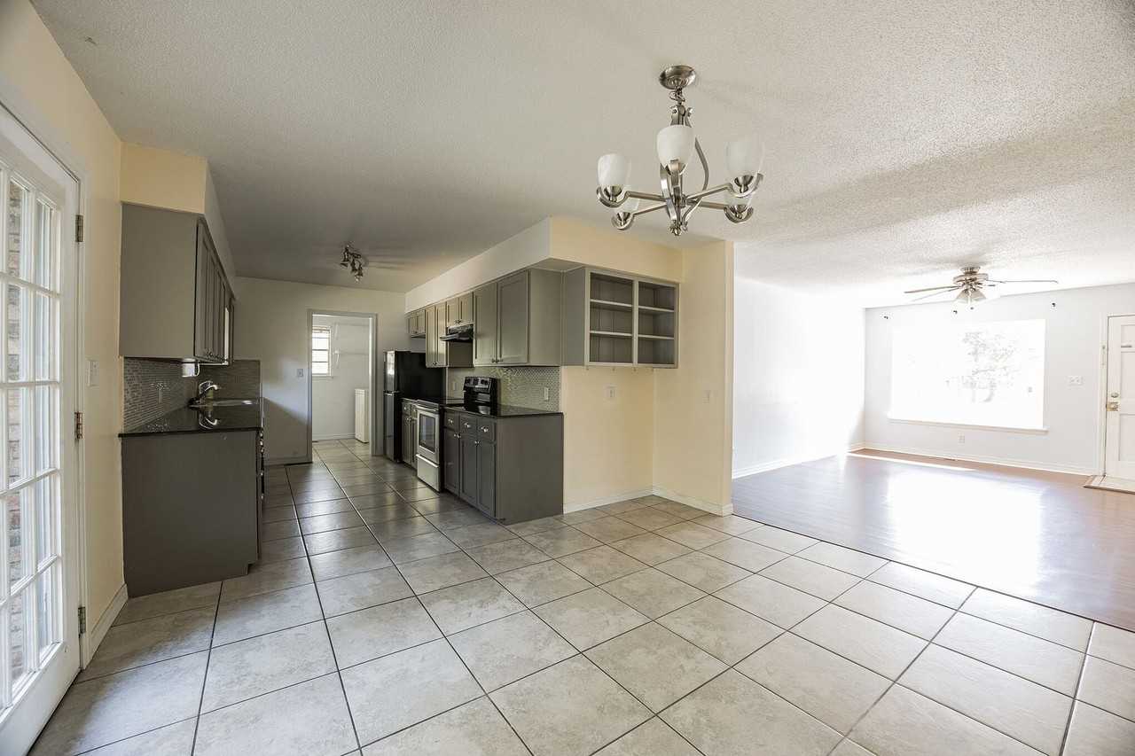 2810 W Mount Comfort Rd - Photo 6 of 26