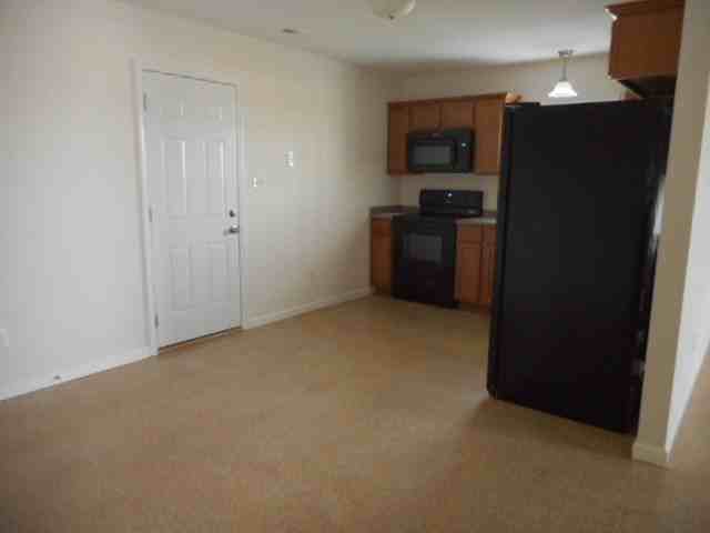 103 Virginia Dr - Photo 5 of 12