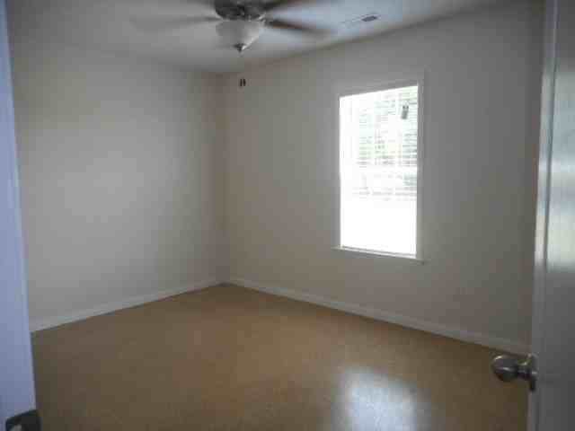103 Virginia Dr - Photo 7 of 12