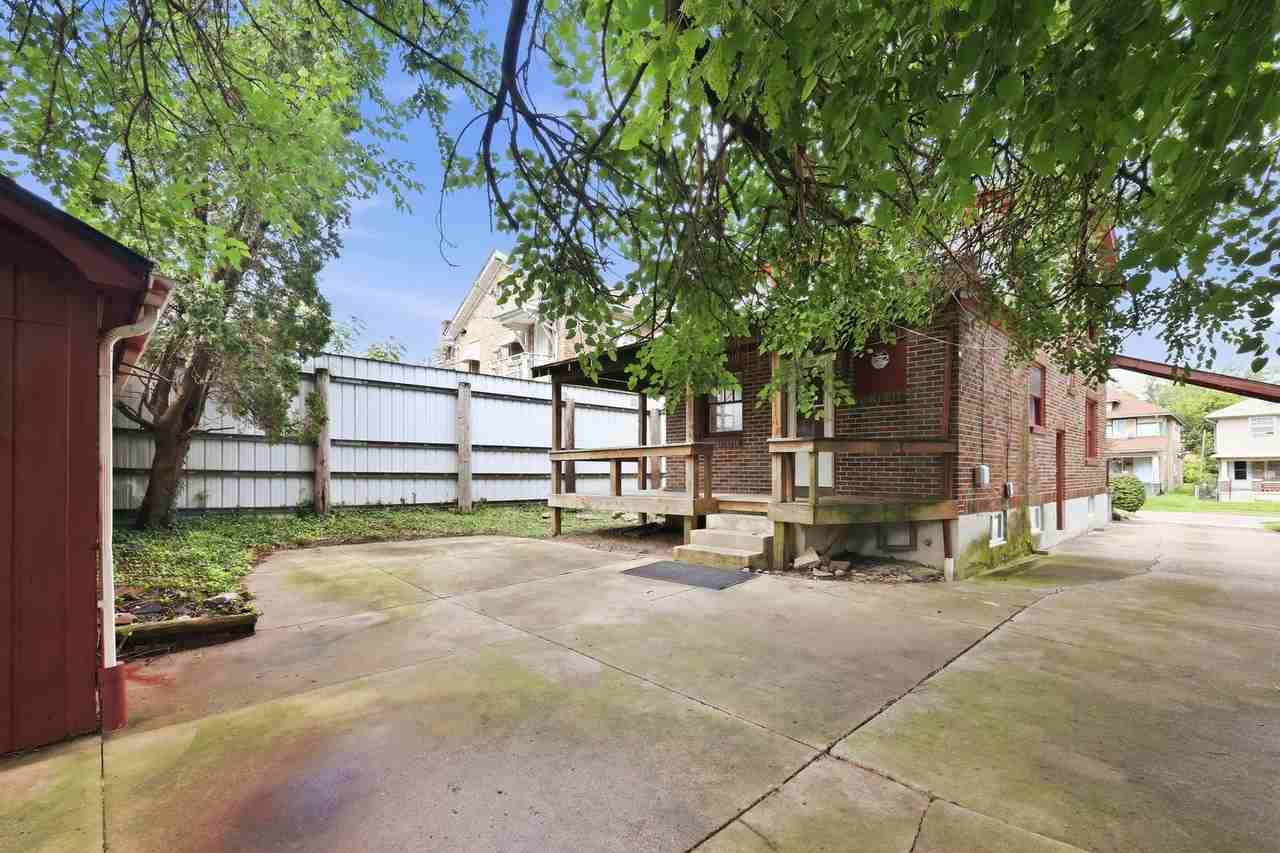 416 Delaware Ave - Photo 3 of 10