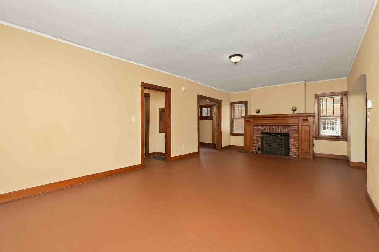 416 Delaware Ave - Photo 4 of 10