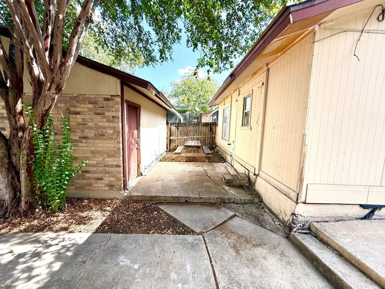 7806 Winsford - Photo 2 of 15